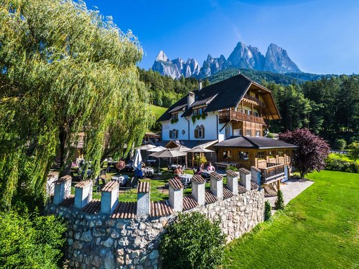 Hotel a Siusi allo Sciliar: il piacere del golf Hotel a Siusi allo Sciliar: il piacere del golf